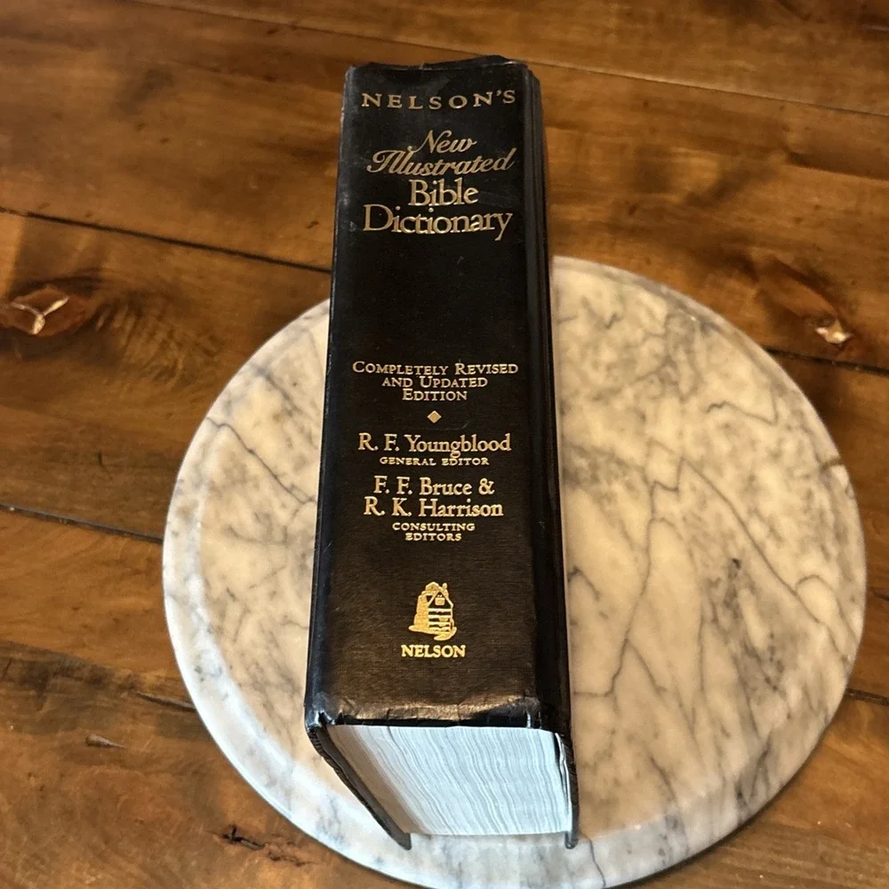 VTG 1995 Nelson's New Illustrated Leather Bible Dictionary Revised Updated
